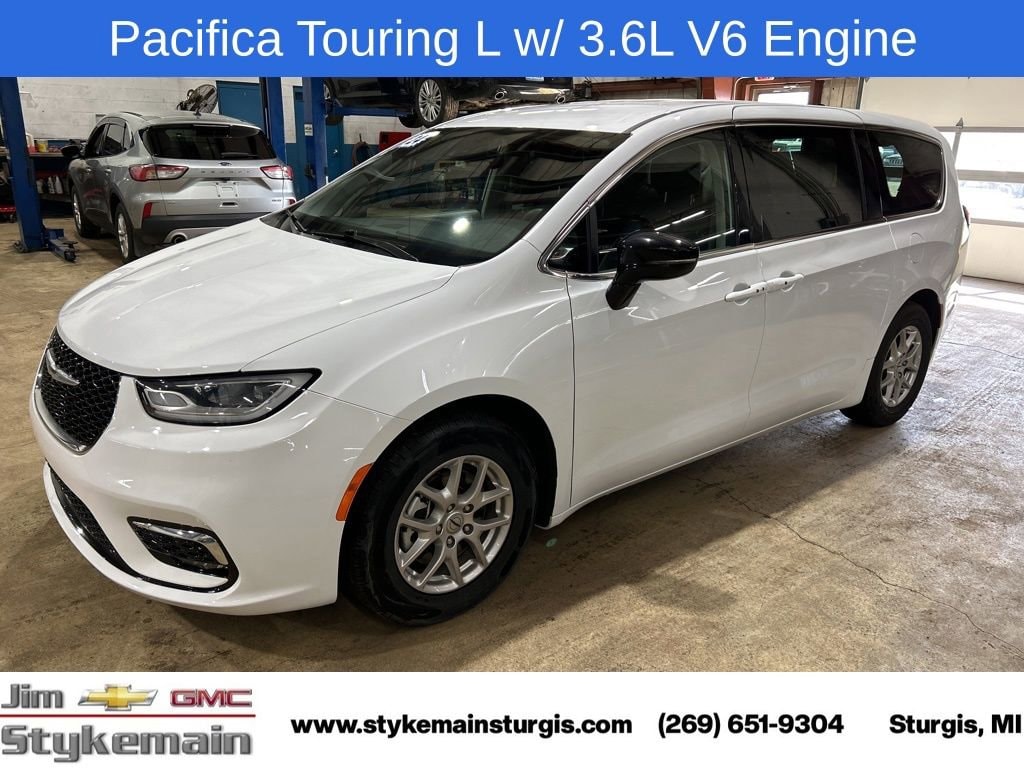 2024 Chrysler Pacifica Touring L's photo