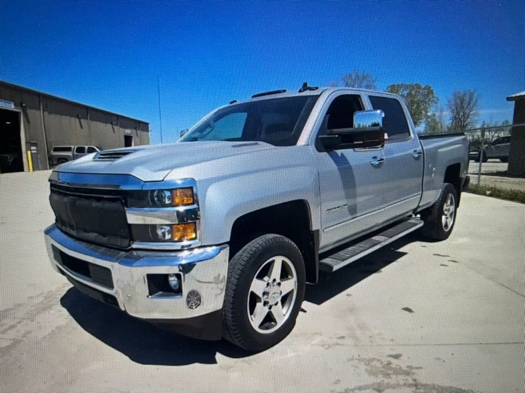 2019 Chevrolet Silverado HD LTZ 4WD Crew Cab Standard Box's photo