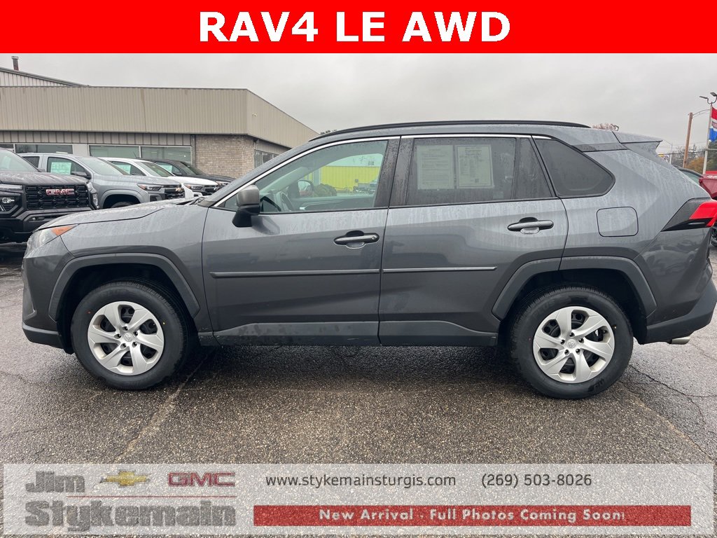 2020 Toyota RAV4 LE photo 2