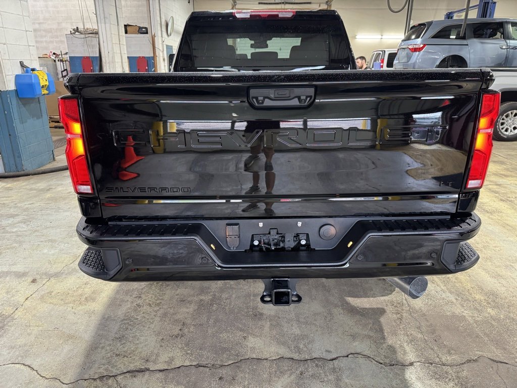 2025 Chevrolet Silverado 2500HD LT photo 3