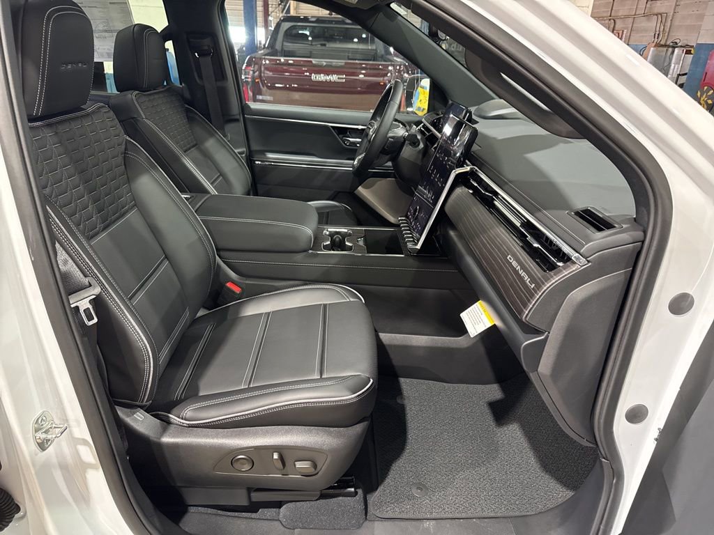2025 GMC Sierra EV Denali - Photo 38