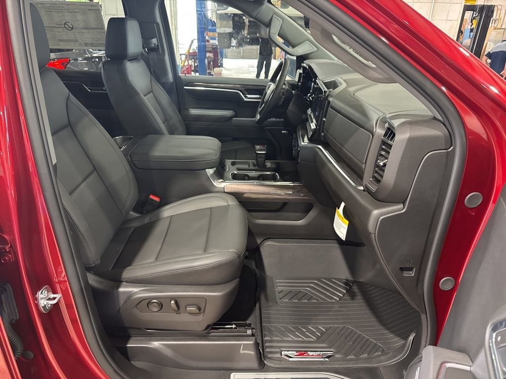 2025 Chevrolet Silverado 1500 LTZ - Photo 38