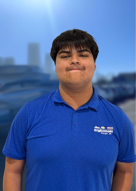 Staff member Angel Ortiz from ID_43e9ead62e49