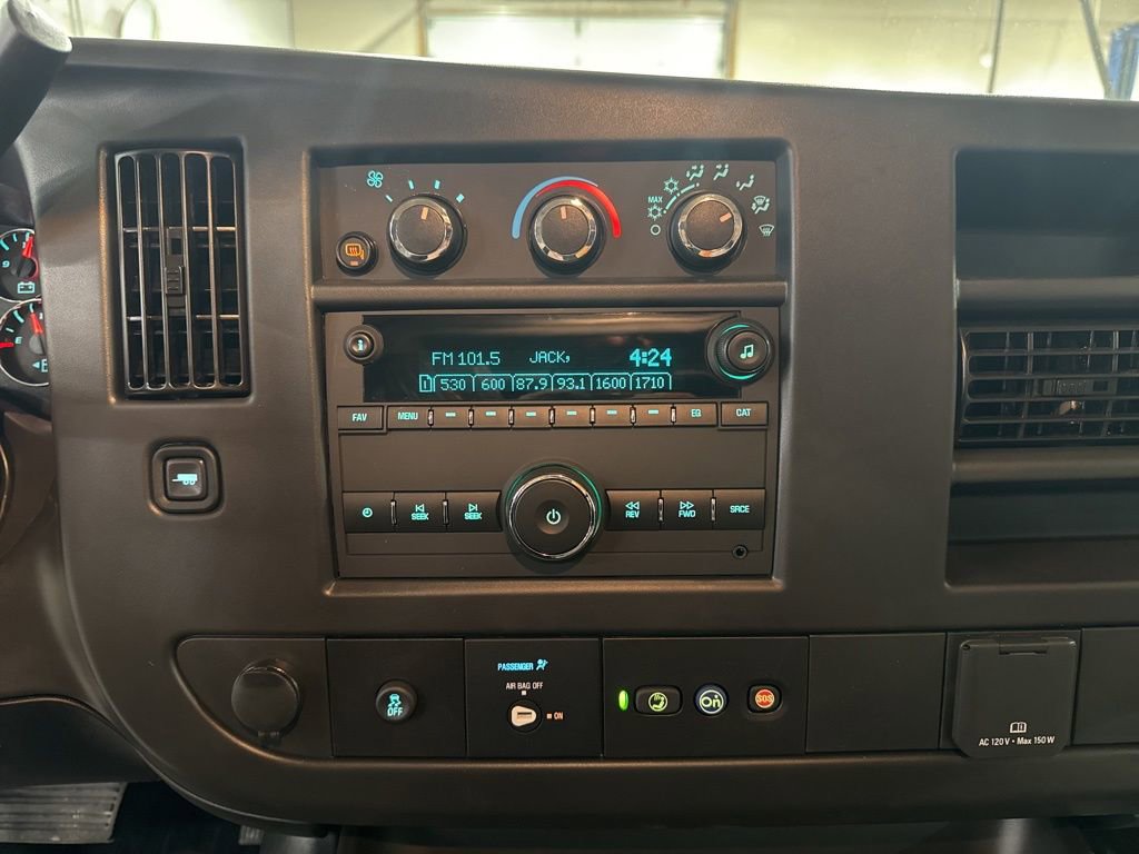 2024 GMC Savana Cargo Work Van - Photo 17