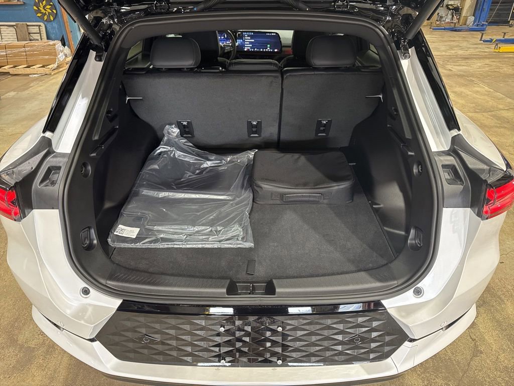 2025 Chevrolet Equinox EV RS - Photo 13