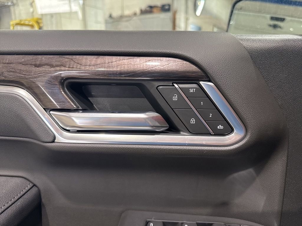 2025 Chevrolet Silverado 1500 LTZ - Photo 18