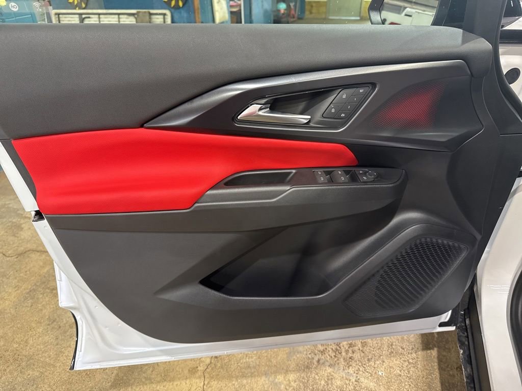 2025 Chevrolet Equinox EV RS - Photo 17