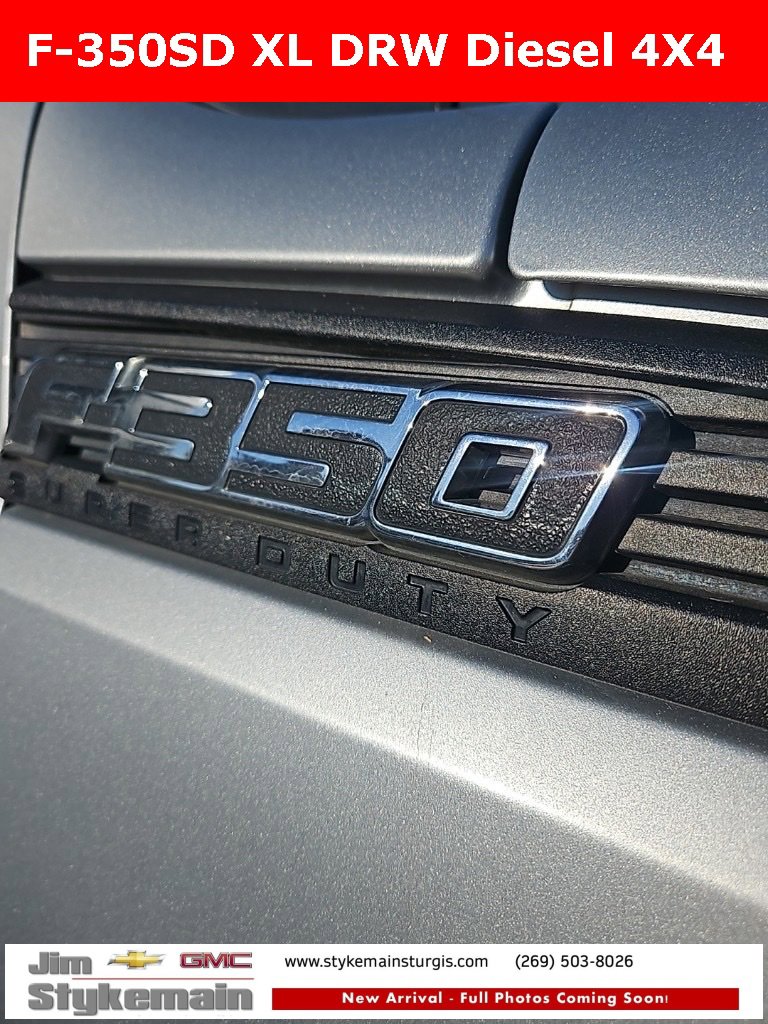 2011 Ford F-350 XL photo 2