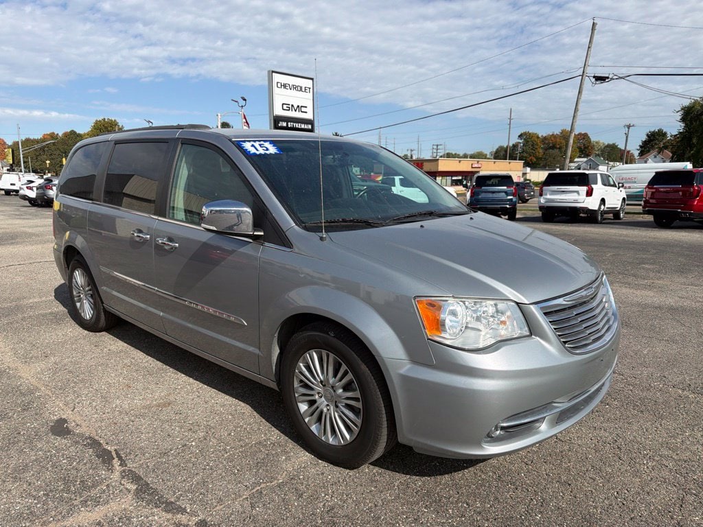 2015 Chrysler Town & Country Touring-L