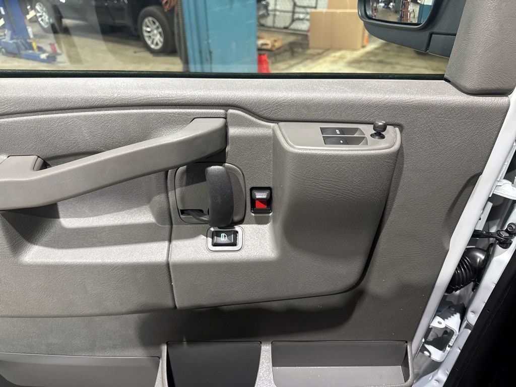 2024 GMC Savana Cargo Work Van - Photo 13