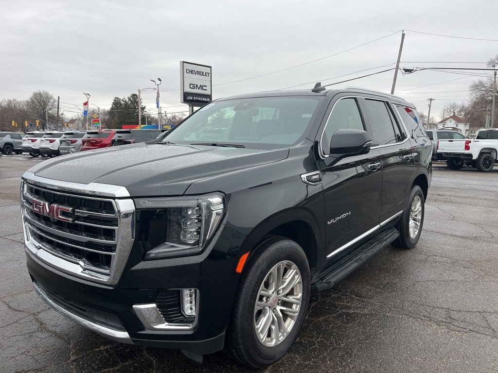 2023 GMC Yukon SLT's photo