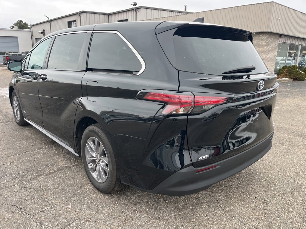 Used 2021 Toyota Sienna LE