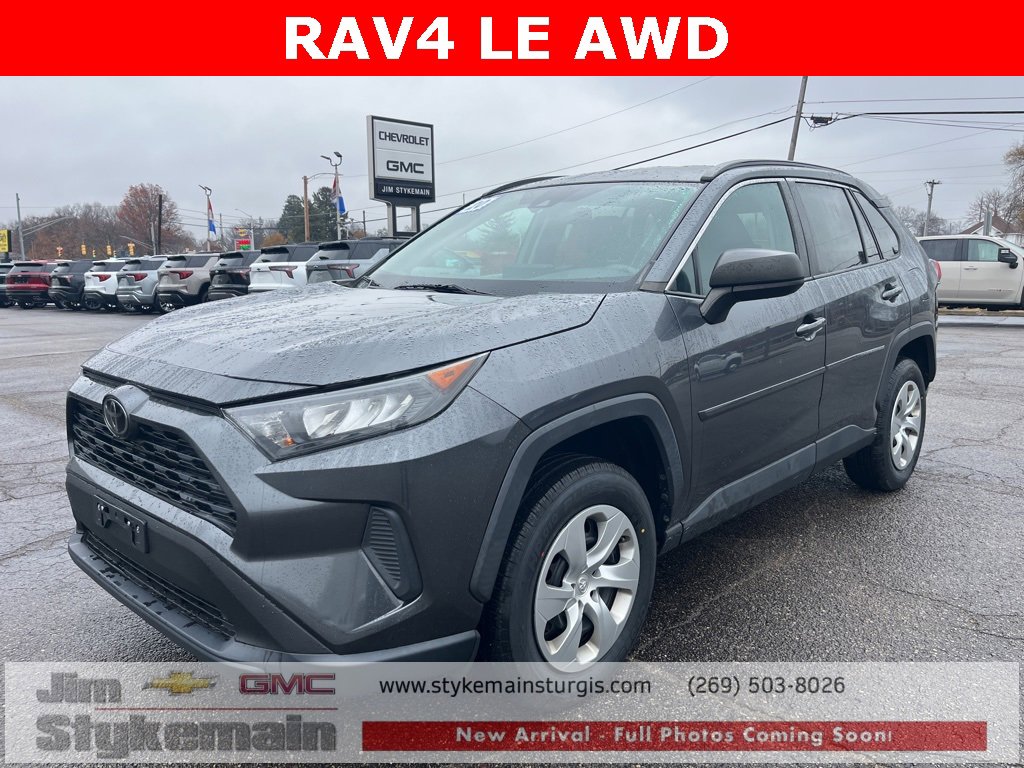2020 Toyota RAV4 LE's photo