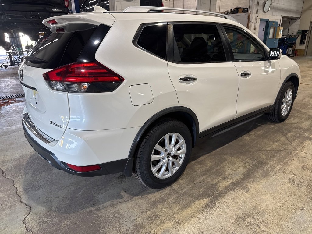2017 Nissan Rogue SV photo 4