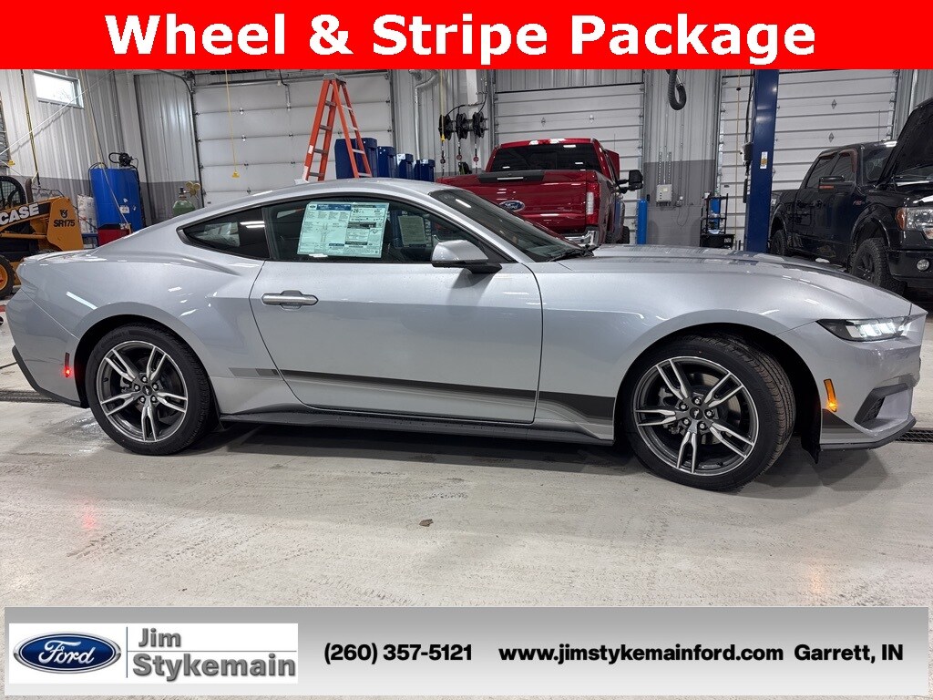 2025 Ford Mustang EcoBoost Premium photo 3