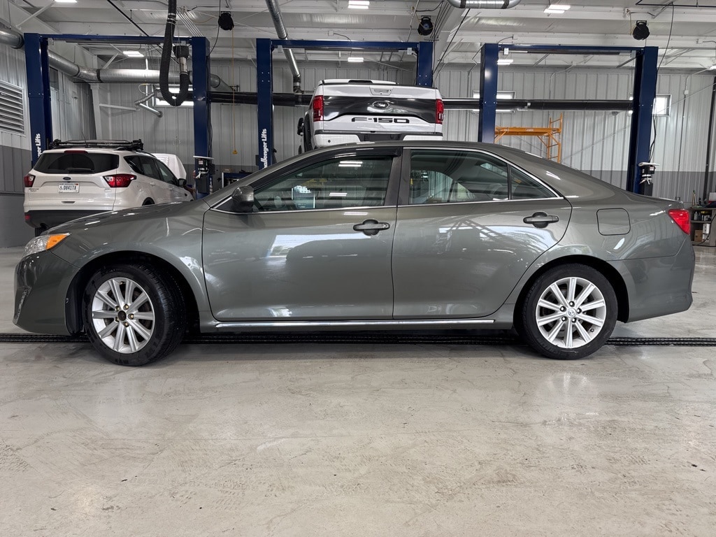 Used 2014 Toyota Camry XLE with VIN 4T4BF1FK1ER362653 for sale in Garrett, IN