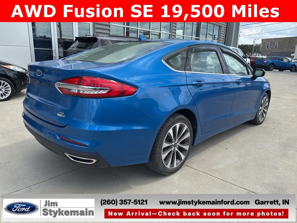 2020 Ford Fusion SE photo 2