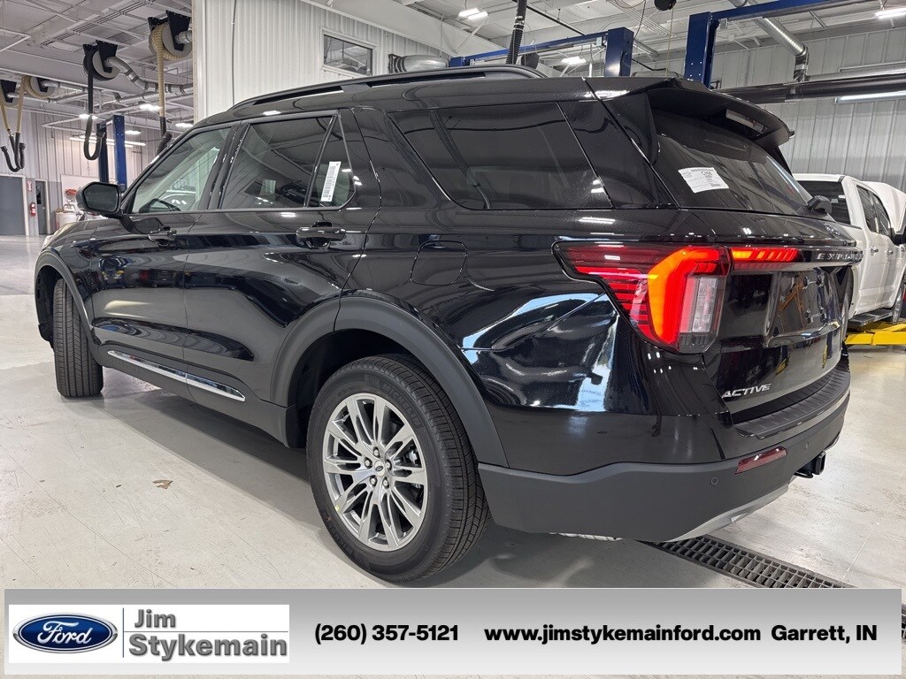 2025 Ford Explorer photo 3