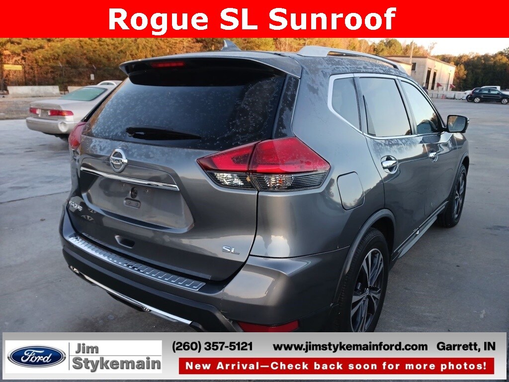 2017 Nissan Rogue SL photo 3