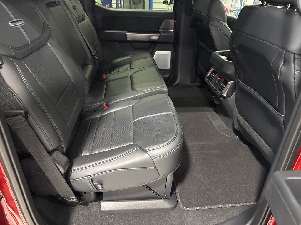 2026 Ford F-250 Super Duty Platinum - Photo 17