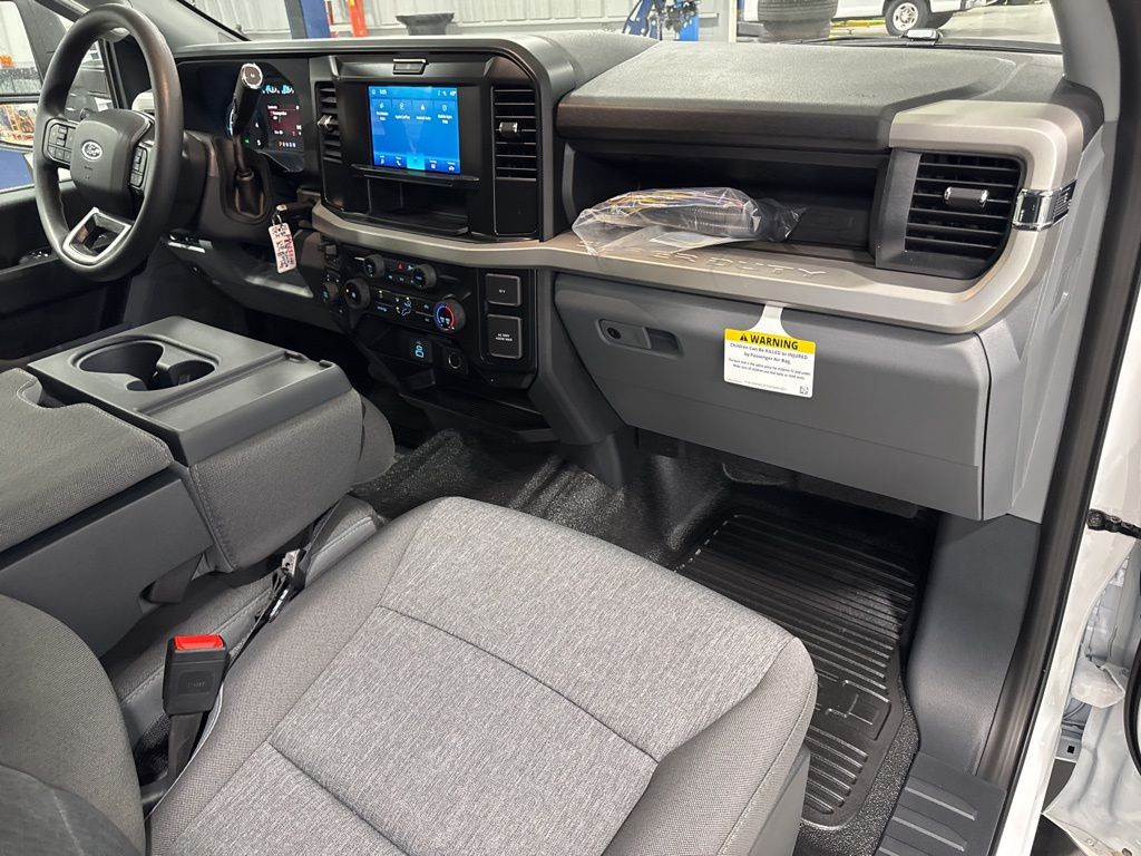 2025 Ford F-450 Super Duty Chassis Cab XL - Photo 30