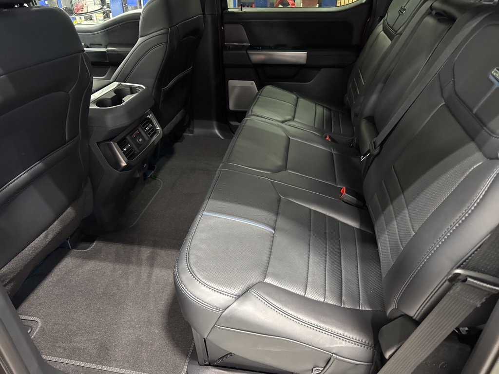 2026 Ford F-250 Super Duty Platinum - Photo 13