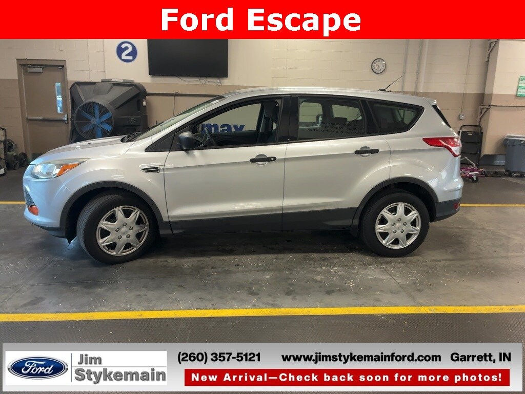 2016 Ford Escape S photo 2