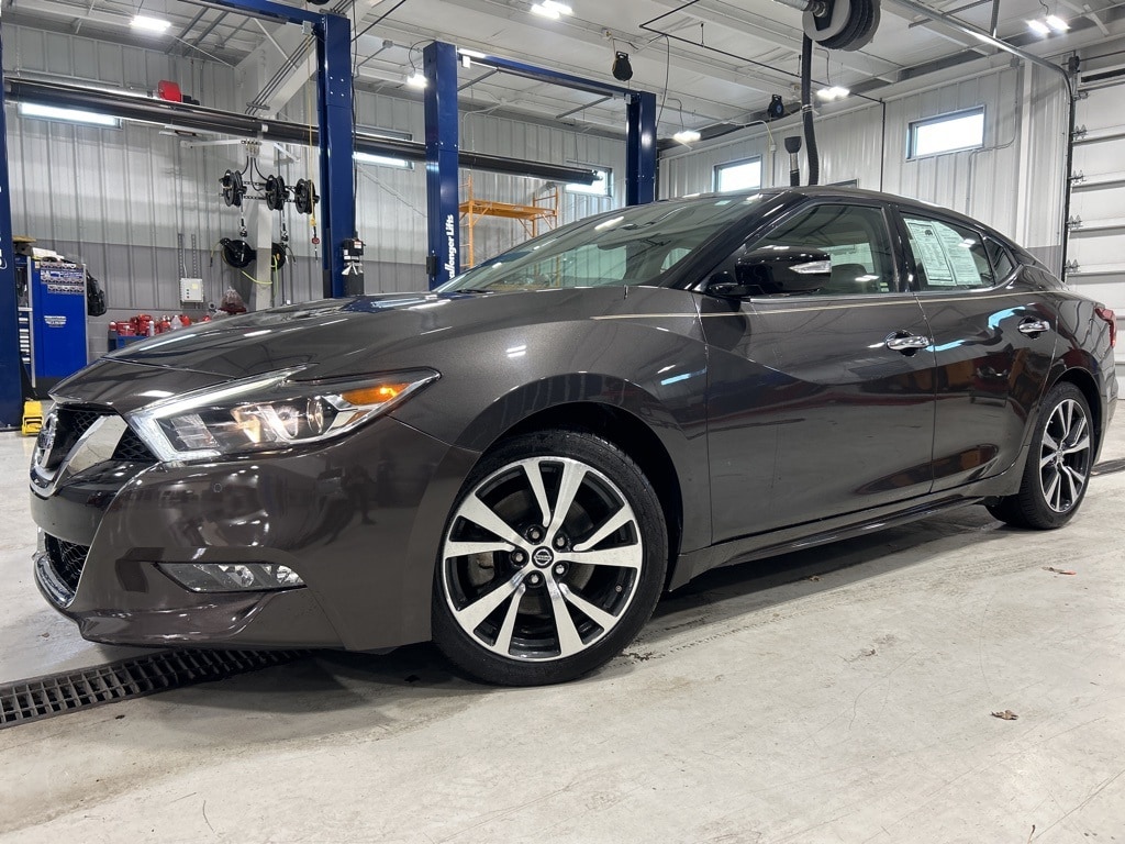 2016 Nissan Maxima SL's photo