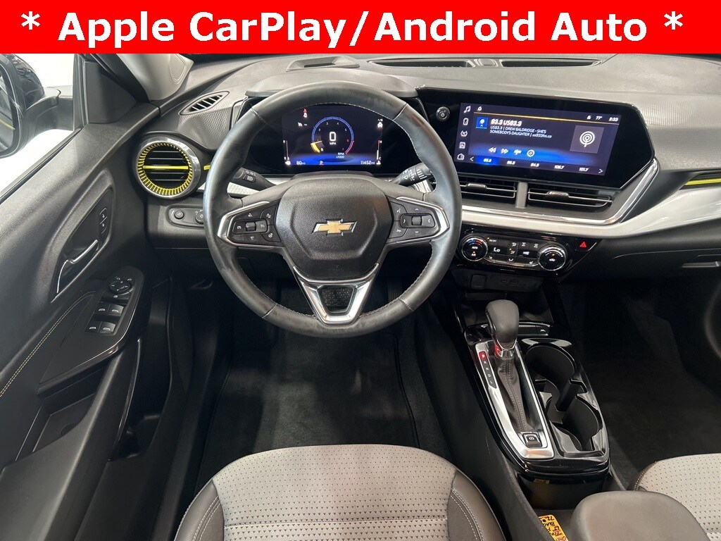 2024 Chevrolet Trax LT photo 2