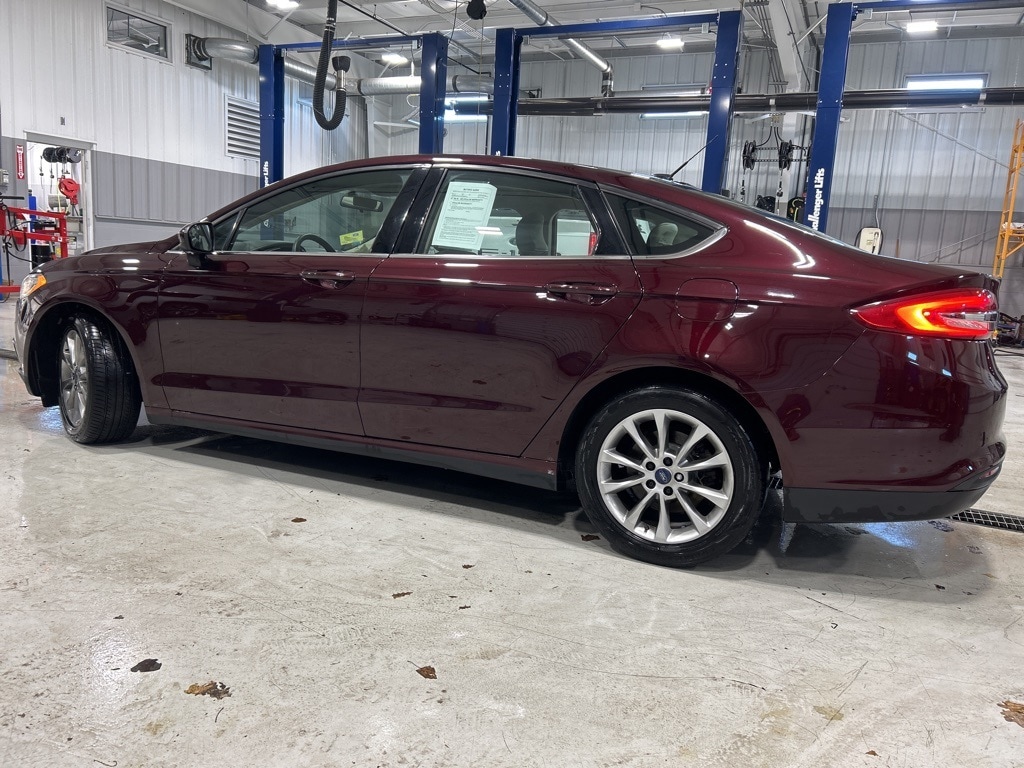 Used 2017 Ford Fusion SE Sedan