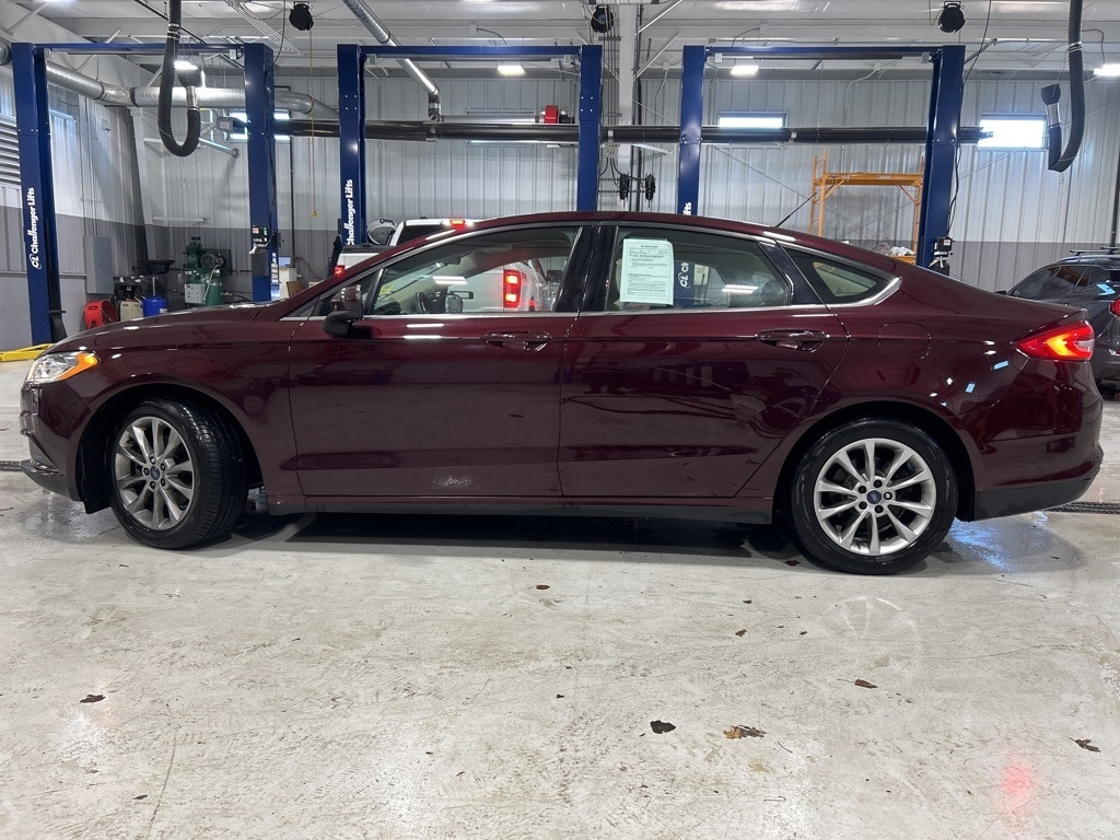 Used 2017 Ford Fusion SE Sedan