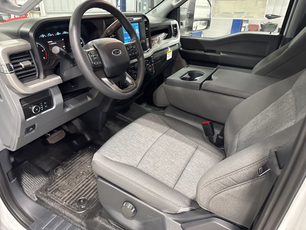 2025 Ford F-450 Super Duty Chassis Cab XL - Photo 13