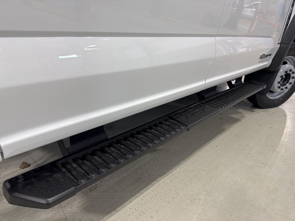 2025 Ford F-450 Super Duty Chassis Cab XL - Photo 34