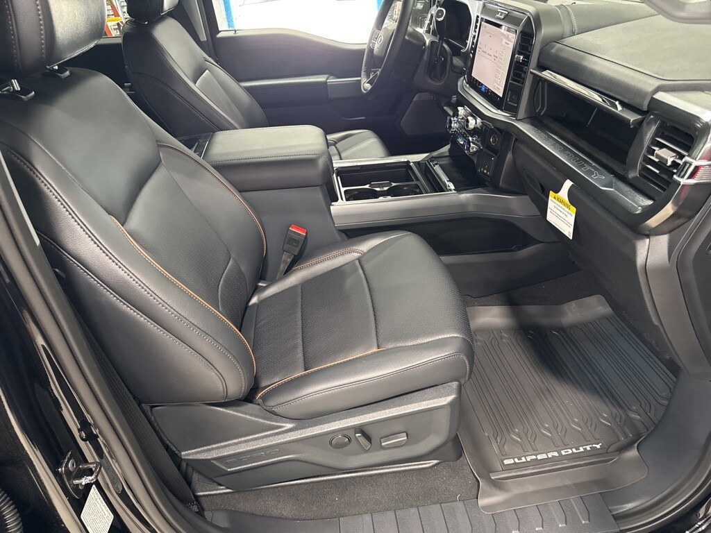 2025 Ford F-250 Lariat photo 4