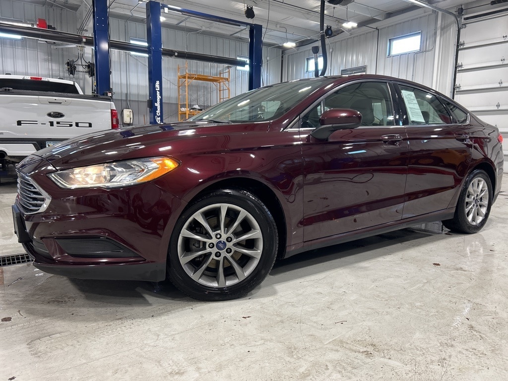 Used 2017 Ford Fusion SE Sedan