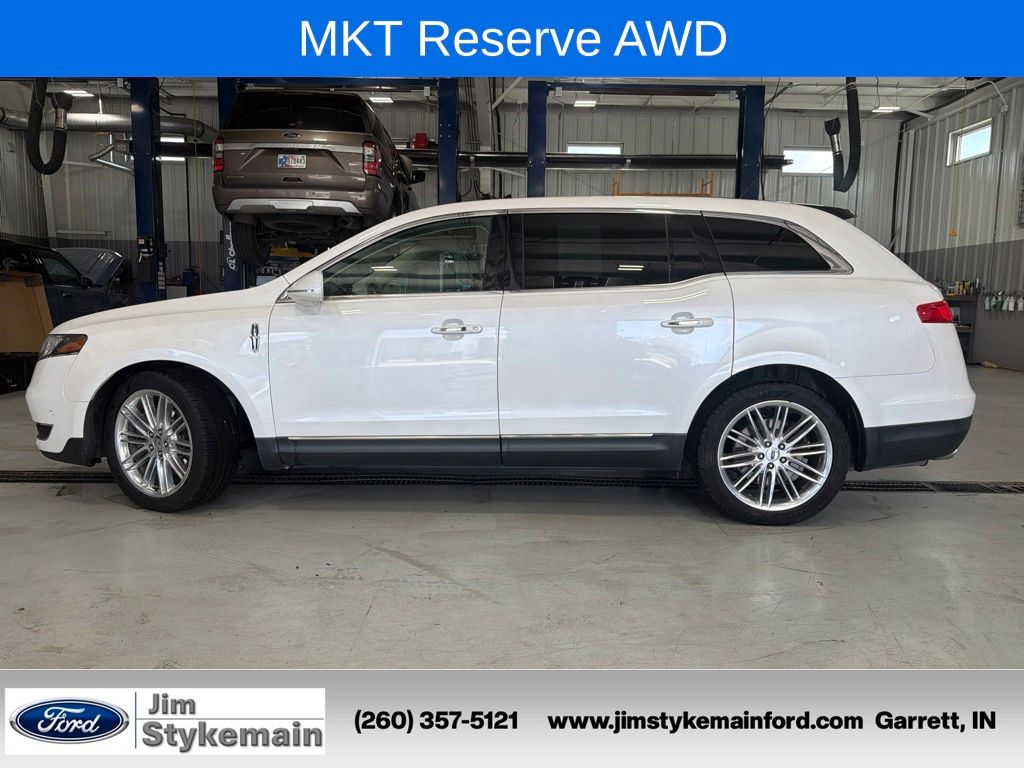 Used 2018 Lincoln MKT Reserve with VIN 2LMHJ5AT6JBL00213 for sale in Garrett, IN