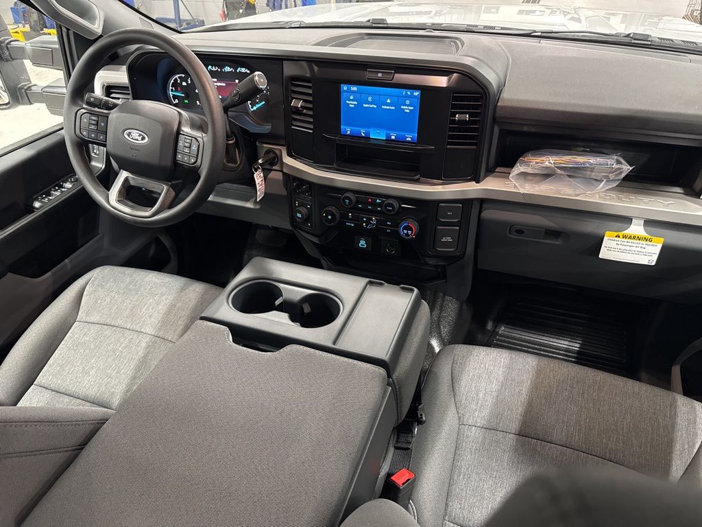 2025 Ford F-450 Super Duty Chassis Cab XL - Photo 32