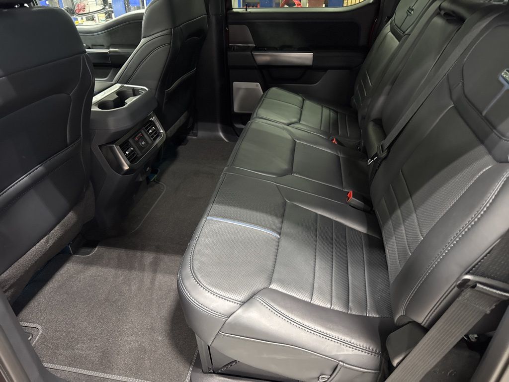 2026 Ford F-250 Super Duty Platinum - Photo 13