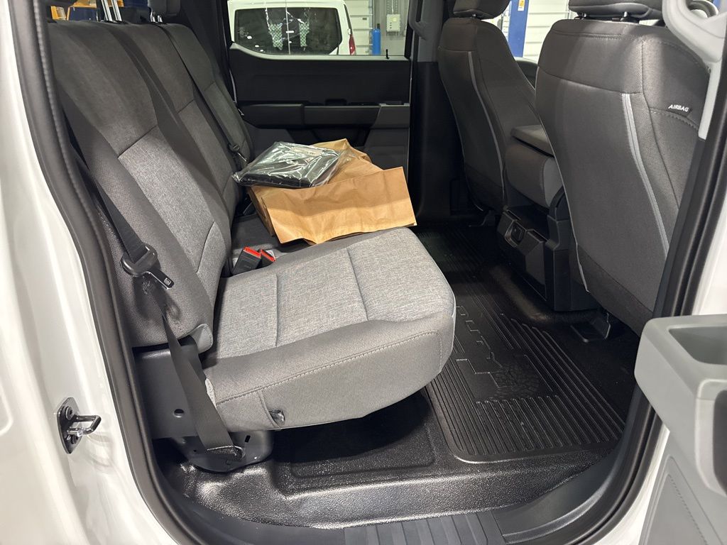 2025 Ford F-450 Super Duty Chassis Cab XL - Photo 31