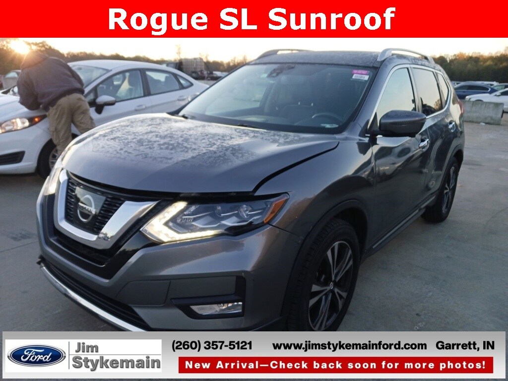 2017 Nissan Rogue SL photo 2