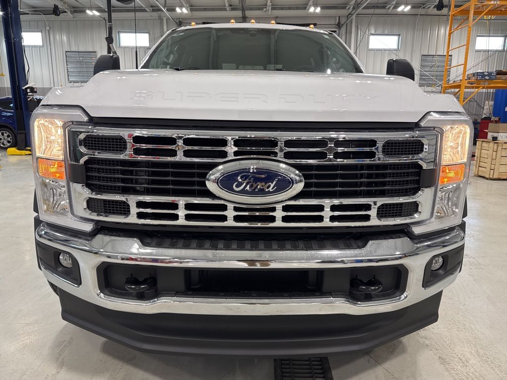 2025 Ford F-450 Super Duty Chassis Cab XL - Photo 11