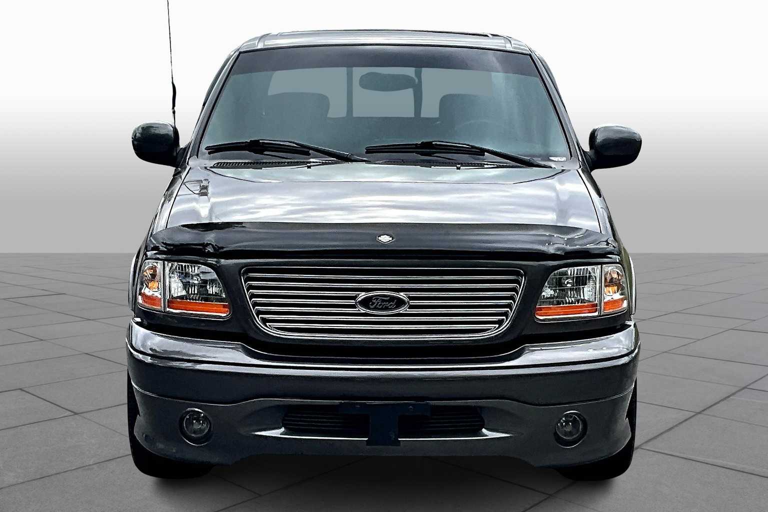 2002 Ford F-150 photo 2