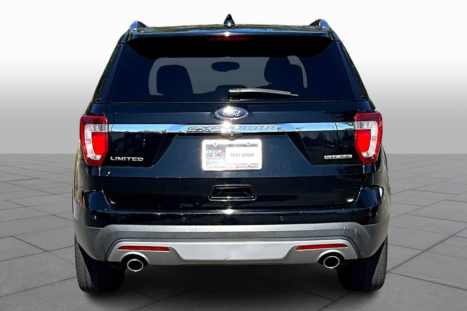 2016 Ford Explorer Limited photo 2