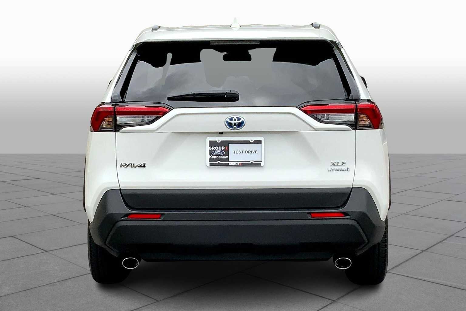 2024 Toyota RAV4 Hybrid XLE photo 3