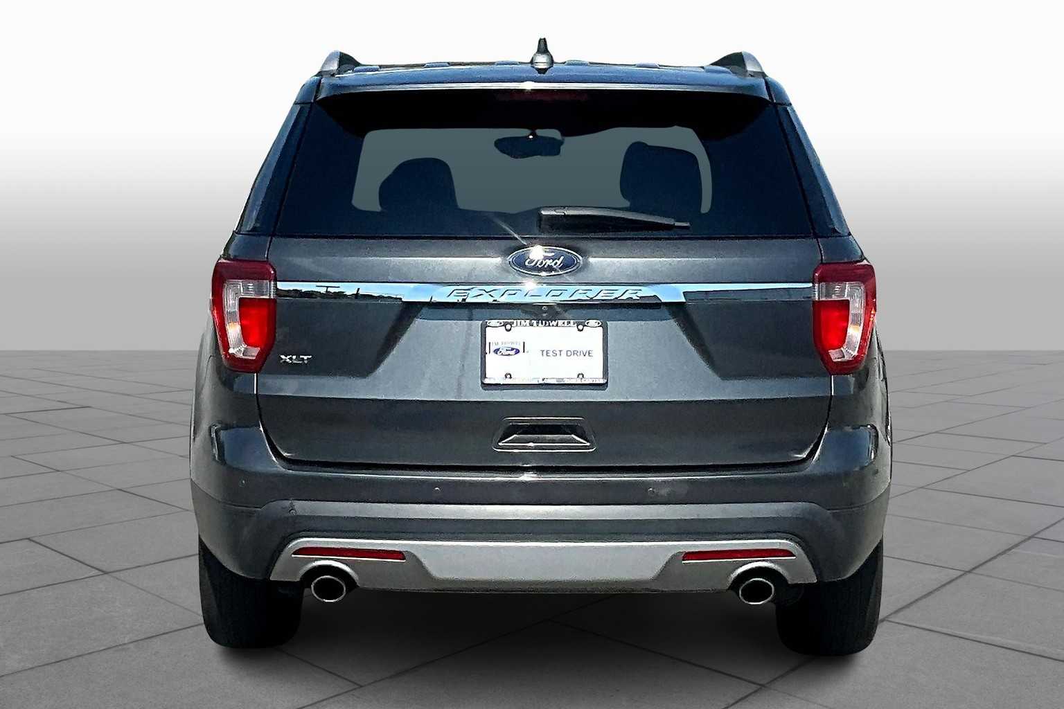 2017 Ford Explorer XLT photo 2