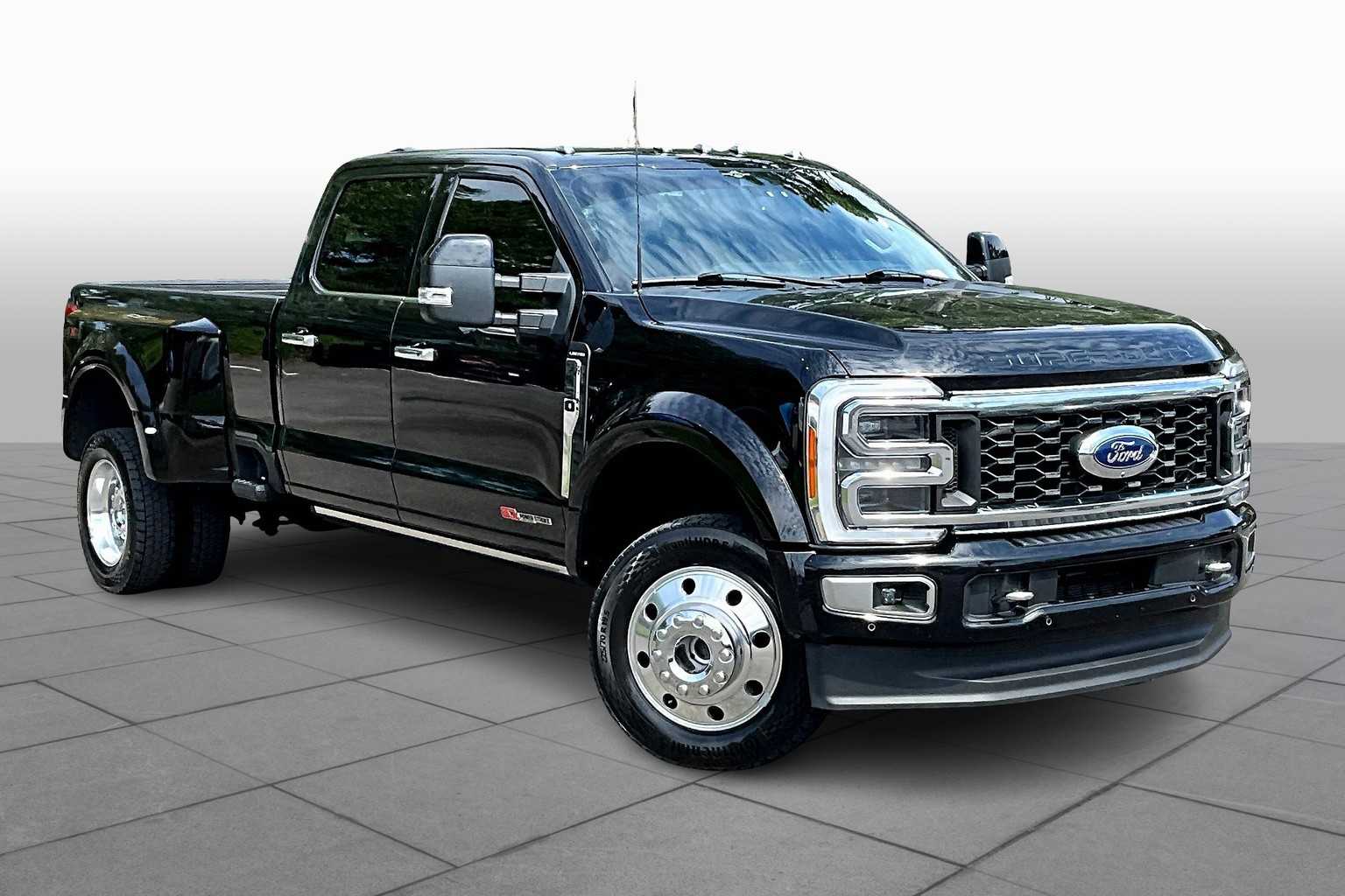 2023 Ford F-450 Limited photo 2