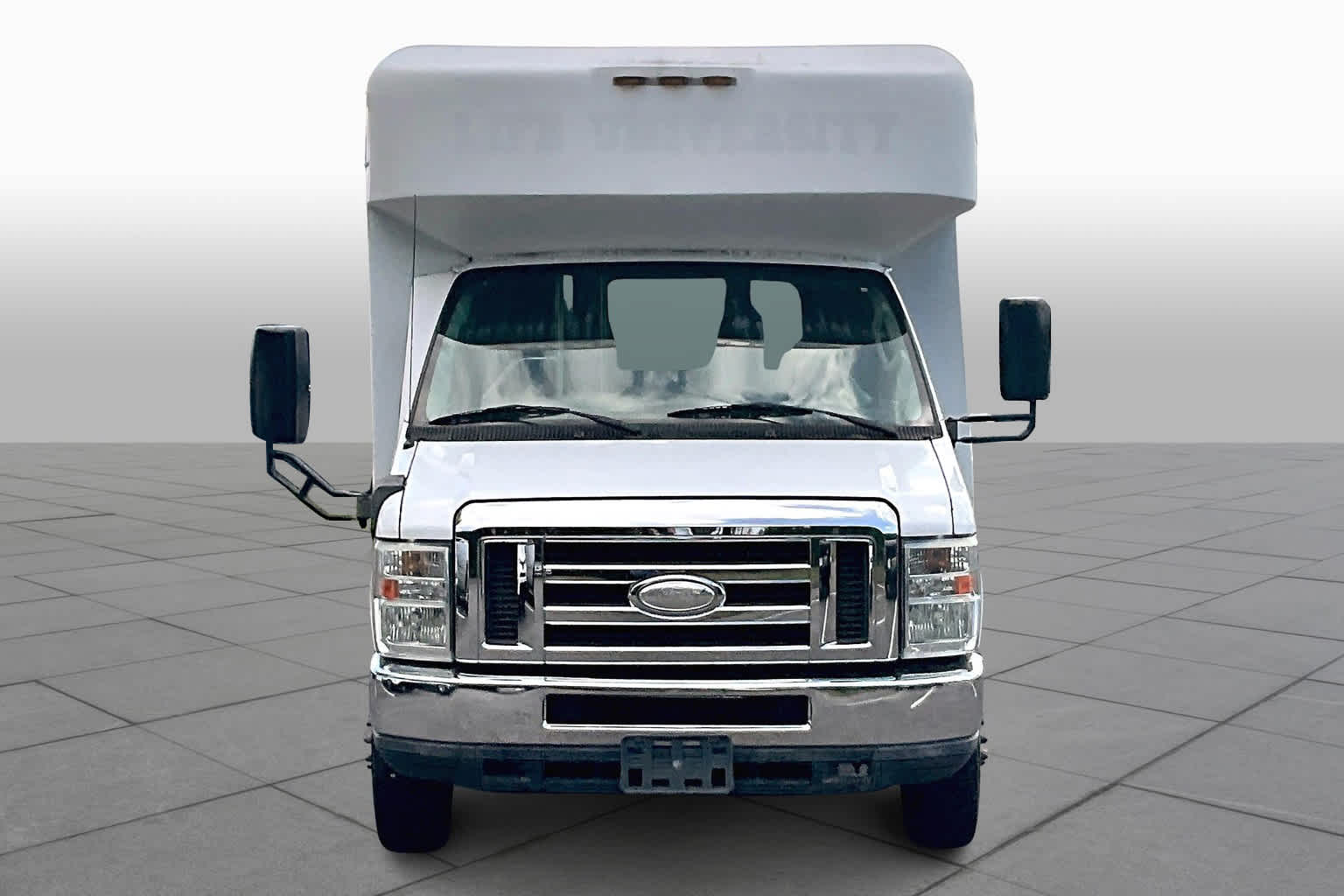 2014 Ford E-450 photo 2