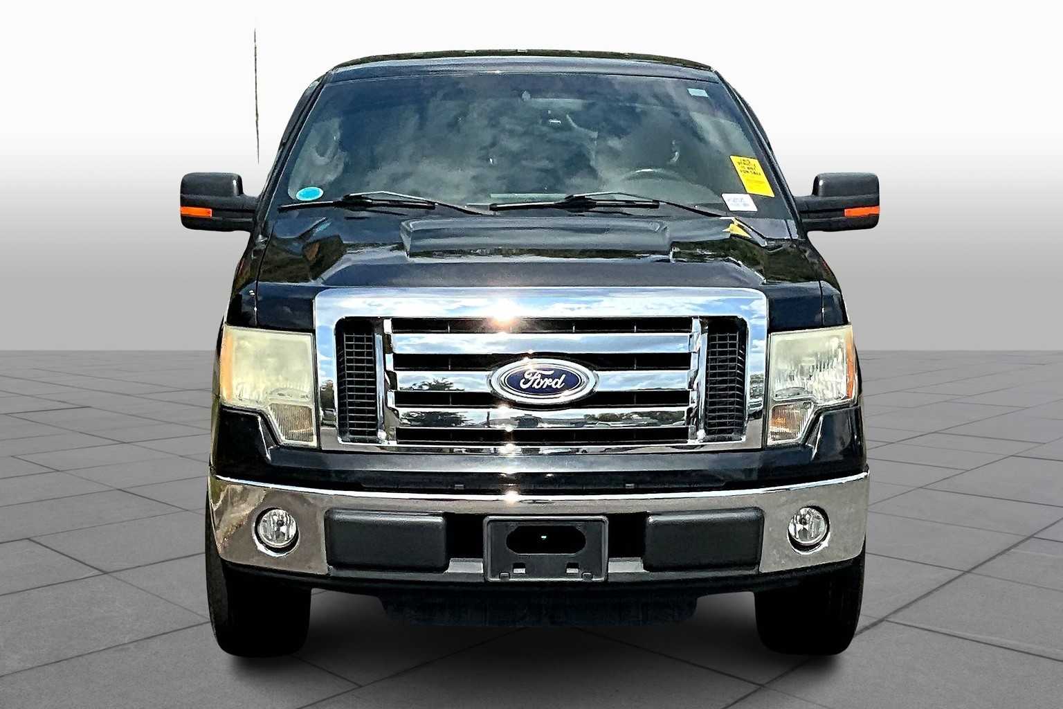 2010 Ford F-150 XLT photo 2
