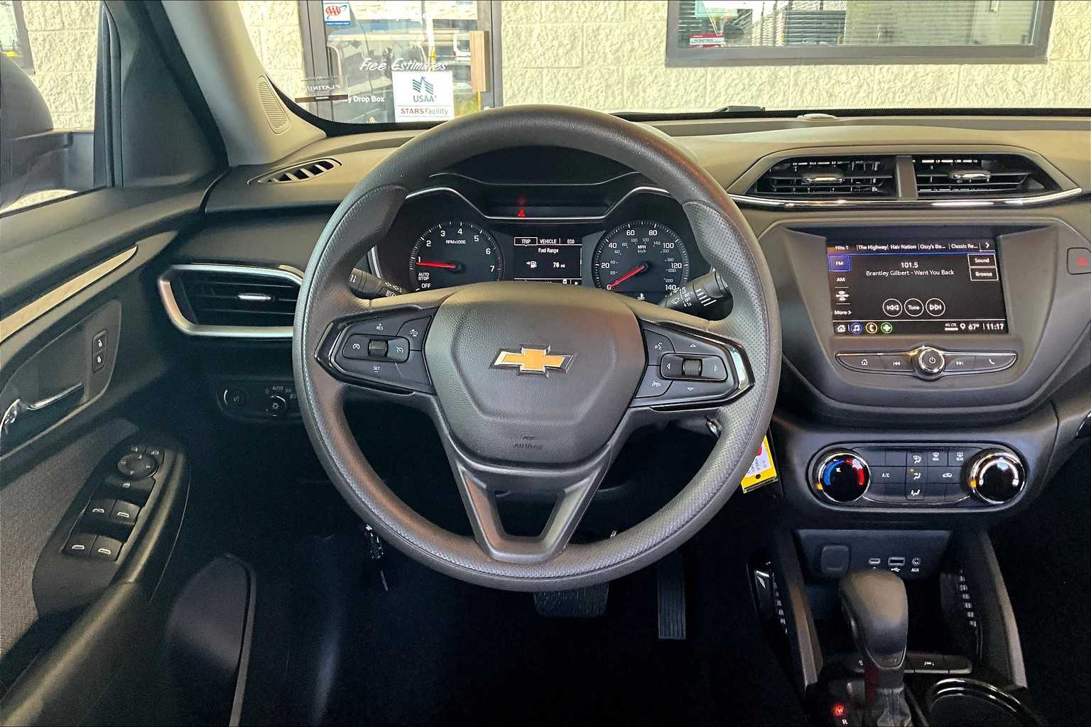 2023 Chevrolet Trailblazer LS photo 2
