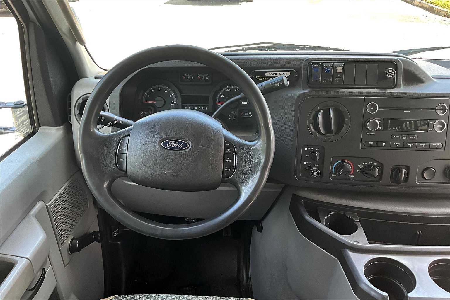 2014 Ford E-450 photo 4